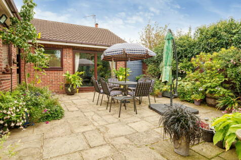 4 bedroom detached bungalow for sale