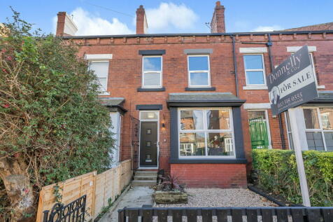 5 bedroom terraced house for sale