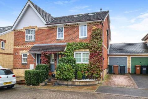 4 bedroom semi-detached house for sale