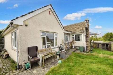 Penryn TR10 4 bed bungalow for sale
