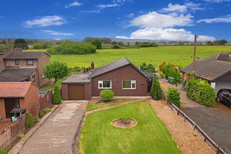 2 bedroom detached bungalow for sale
