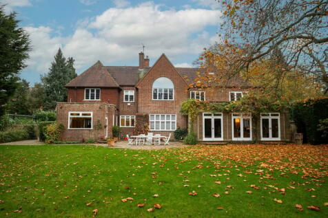 5 bedroom detached house for sale