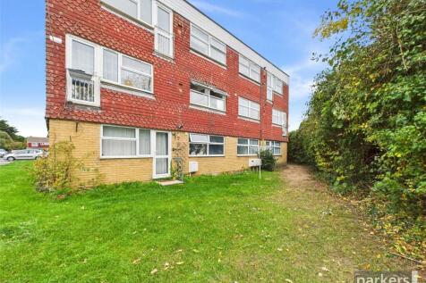 Langdale Gardens, Reading RG6 2 bed apartment for sale