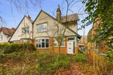 5 bedroom semi-detached house for sale