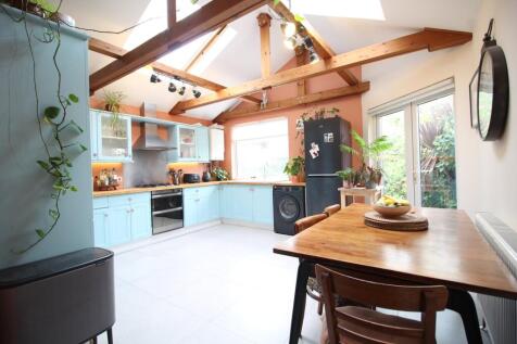 Beulah Crescent, Thornton Heath, CR7 2 bed maisonette for sale