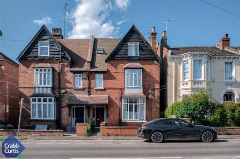 Avenue Road, Leamington Spa... 4 bed semi