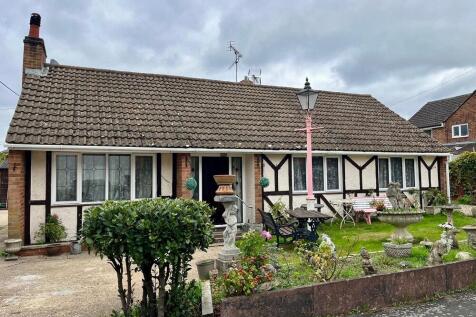 Cranford Park Drive, Yateley, Hampshire 3 bed detached house for sale