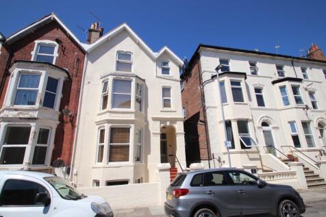 5 bedroom semi-detached house for sale