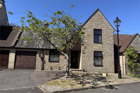 3 bedroom link detached house for sale