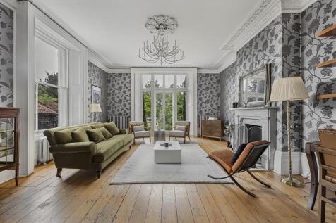 6 bedroom town house for sale