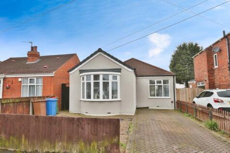 Golf Links Road, Hull, HU6 8RE 2 bed detached bungalow for sale