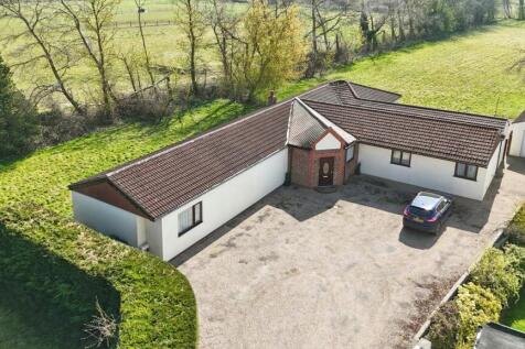 North Moor Lane, Cottingham, HU16 4JH 4 bed detached bungalow for sale