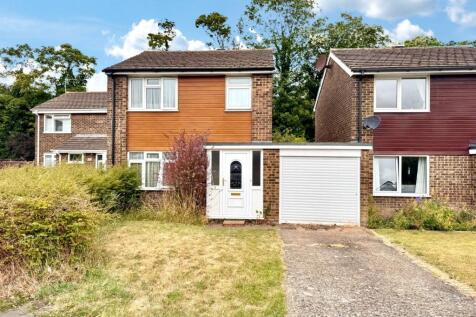 3 bedroom link detached house for sale