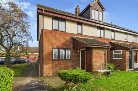 4 bedroom end of terrace house for sale