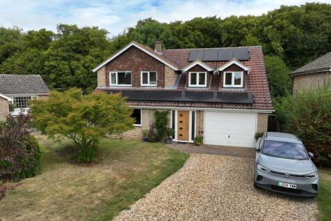 Raffin Park, Datchworth, Knebworth, SG3 5 bed detached house for sale