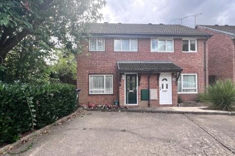 Poppyfields, Welwyn Garden City, AL7 3 bed semi