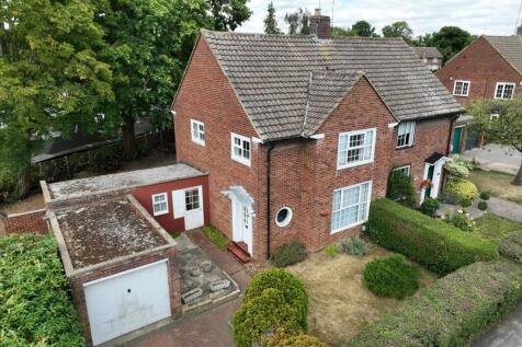 Beehive Lane, Welwyn Garden City, AL7 3 bed semi