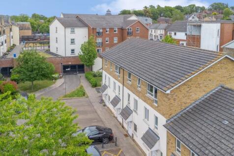 65 Walsworth Road, Hitchin, SG4 2 bed apartment for sale