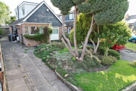 4 bedroom detached bungalow for sale