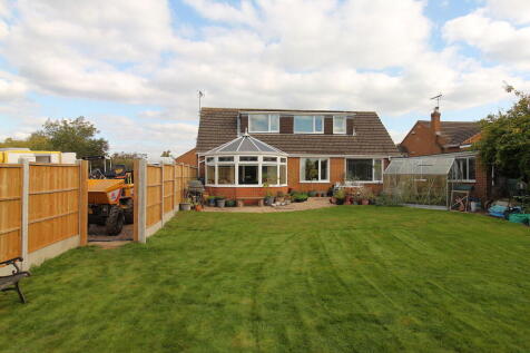 4 bedroom detached bungalow for sale