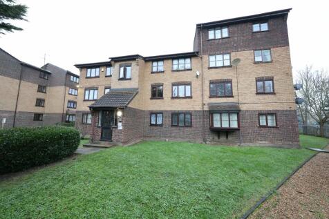 Conway Gardens, Grays 2 bed flat for sale