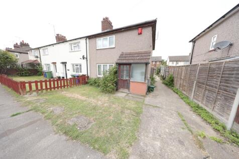 Ottawa Road, Tilbury, Essex, RM18 7RH 3 bed end of terrace house for sale
