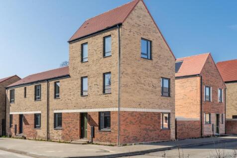 4 bedroom semi-detached house for sale
