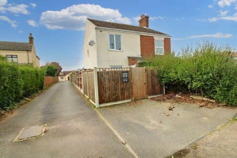 2 bedroom semi-detached house for sale