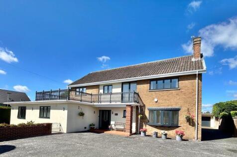 5 bedroom detached house for sale