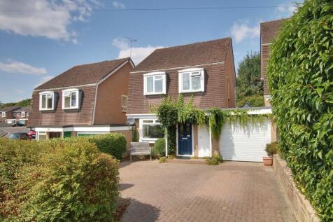 Romsey 3 bed link detached house for sale