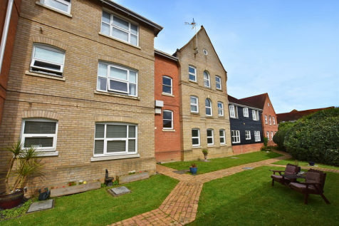 Tallow Gate, South Woodham Ferrers 2 bed apartment for sale