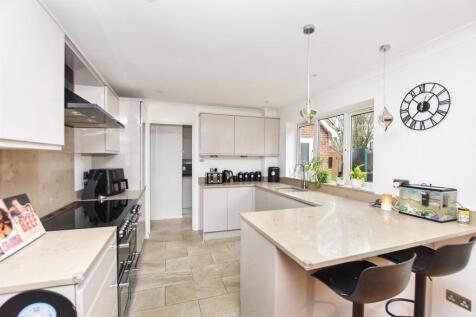 Brent Avenue, South Woodham Ferrers 4 bed detached house for sale
