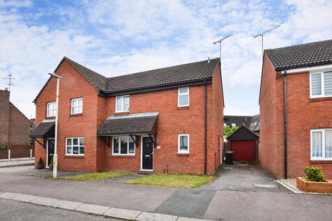 Abbotsleigh Road, South Woodham Ferrers 3 bed semi