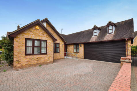 The Spinnaker, South Woodham Ferrers 3 bed detached bungalow for sale