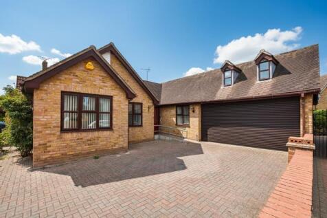 The Spinnaker, South Woodham Ferrers 3 bed detached bungalow for sale