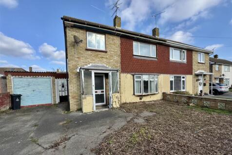 New Moor Crescent, Southminster 3 bed semi