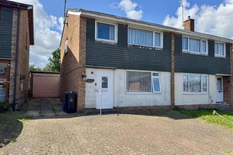 Hillside Road, Southminster 3 bed semi