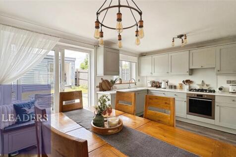 Hawthorn Close, Halstead, Essex 3 bed end of terrace house for sale