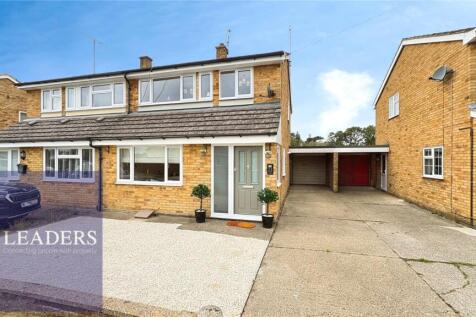 Nuns Meadow, Gosfield, Halstead 3 bed semi