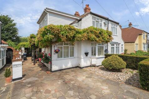 Foxon Lane Gardens, Caterham CR3 3 bed house for sale