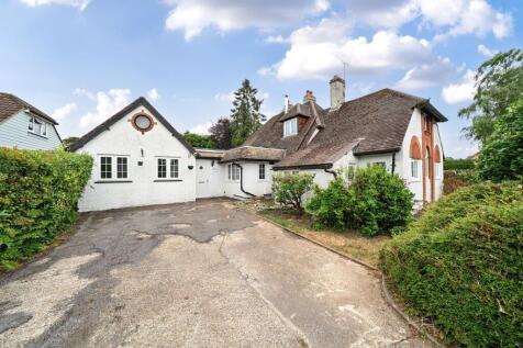 Essendene Road, Caterham CR3 3 bed detached house for sale