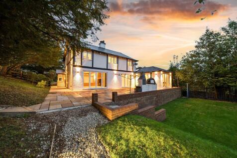 Woodland Way, Caterham CR3 4 bed detached house for sale