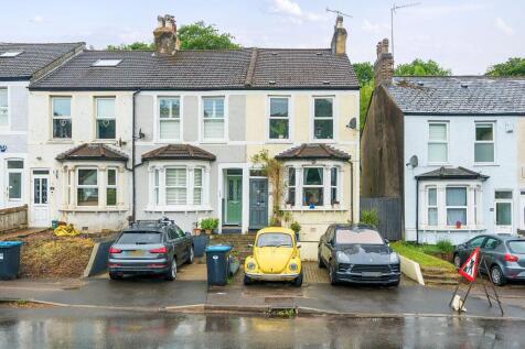 Godstone Road, Whyteleafe CR3 4 bed semi