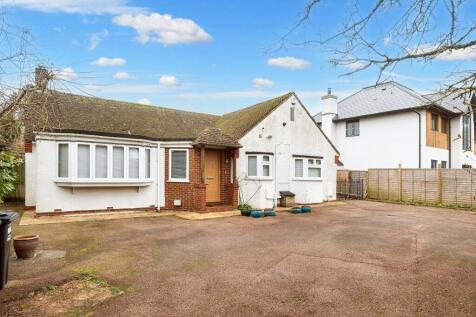 Leas Road, Warlingham CR6 2 bed detached bungalow for sale