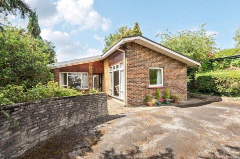 Woodcote Grove Road, Coulsdon CR5 3 bed detached house for sale
