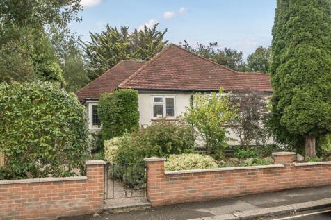Reddown Road, Coulsdon CR5 2 bed detached house for sale