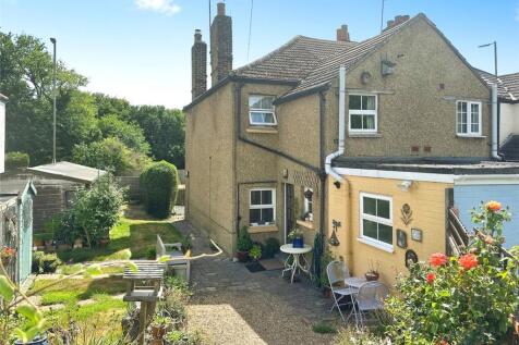 Bath Road, Taplow, Maidenhead 3 bed end of terrace house for sale