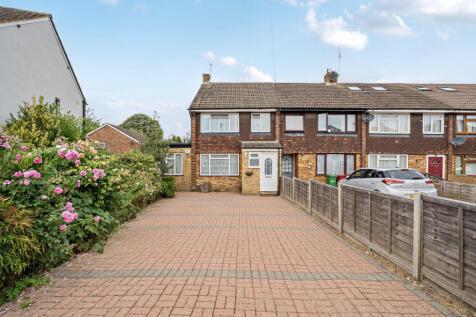 Cippenham Lane, Slough, Berkshire 3 bed end of terrace house for sale