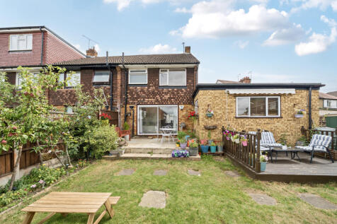Cippenham Lane, Slough, Berkshire 3 bed end of terrace house for sale