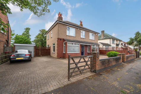 Pitts Road, Slough, Berkshire 4 bed detached house for sale